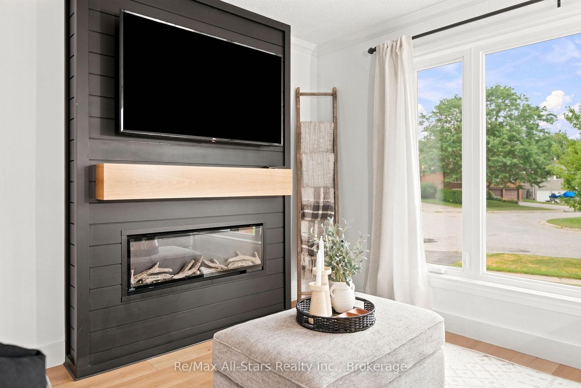 29 Applewood Crescent photo 9