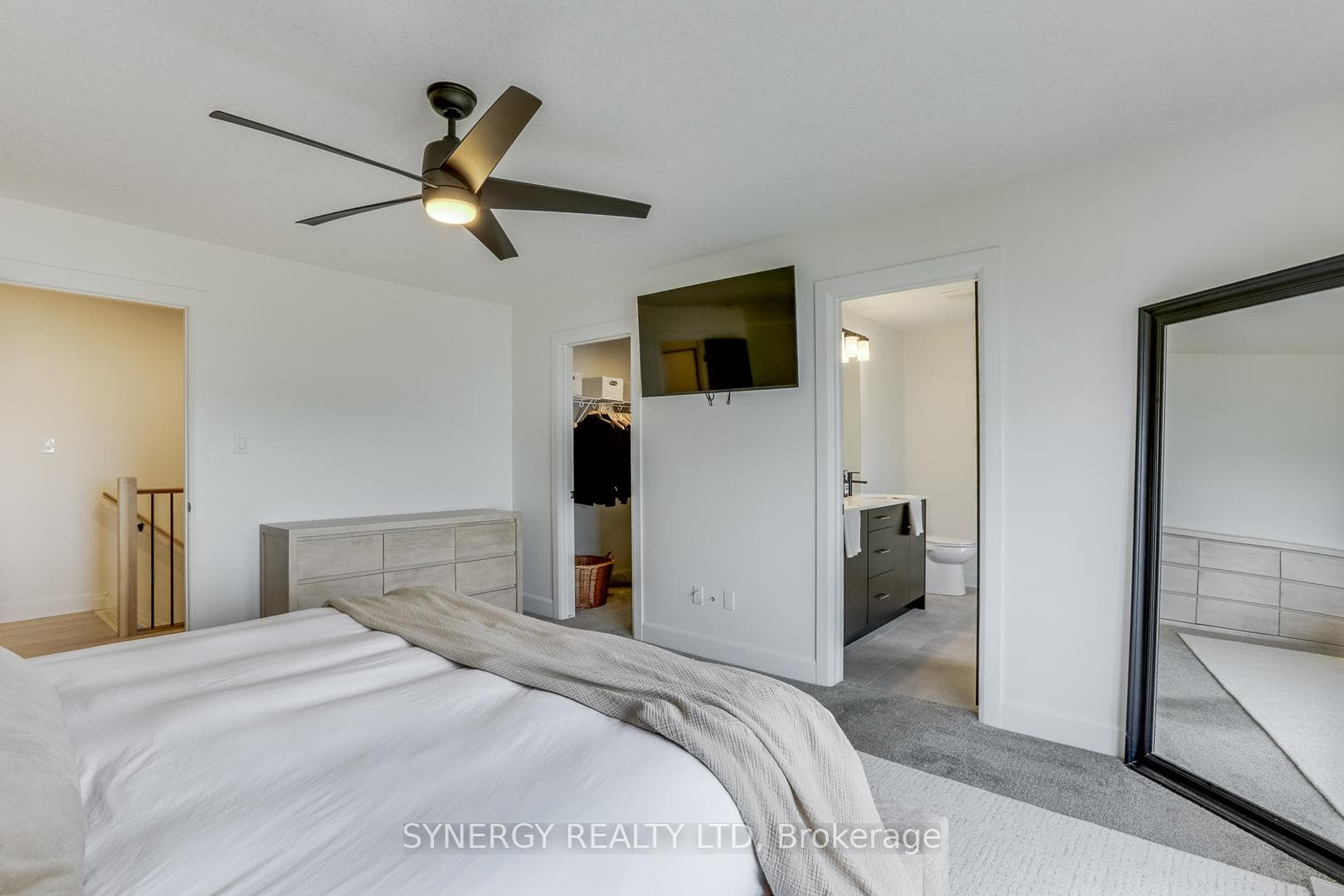 943 Upperpoint Avenue photo 28