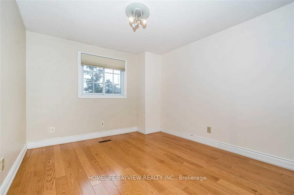 23 Bluesky Crescent Unit Upper L photo 11