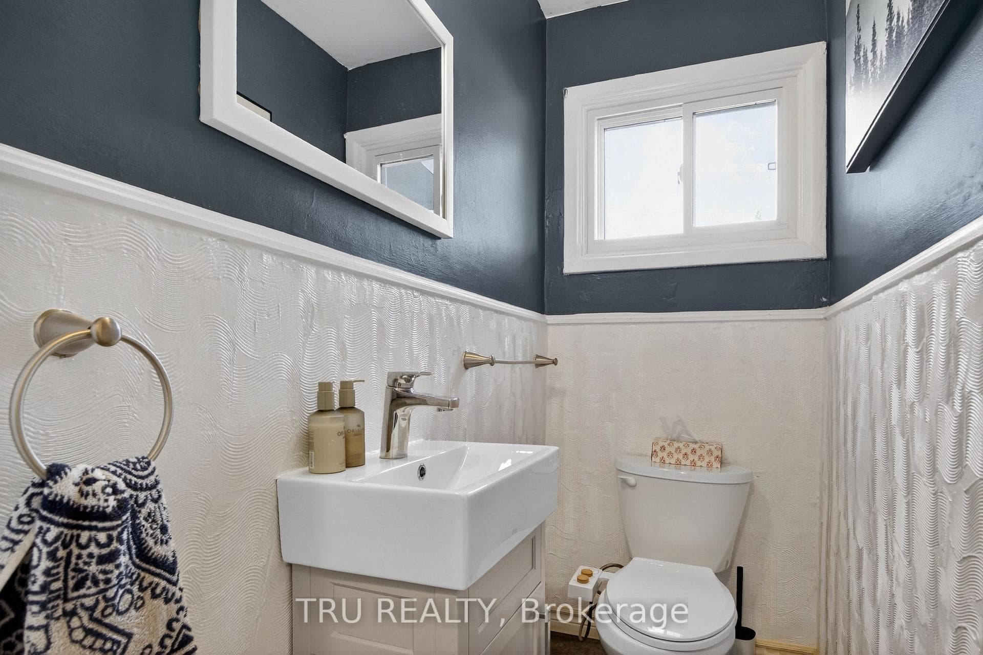 1253 Emperor Avenue photo 9