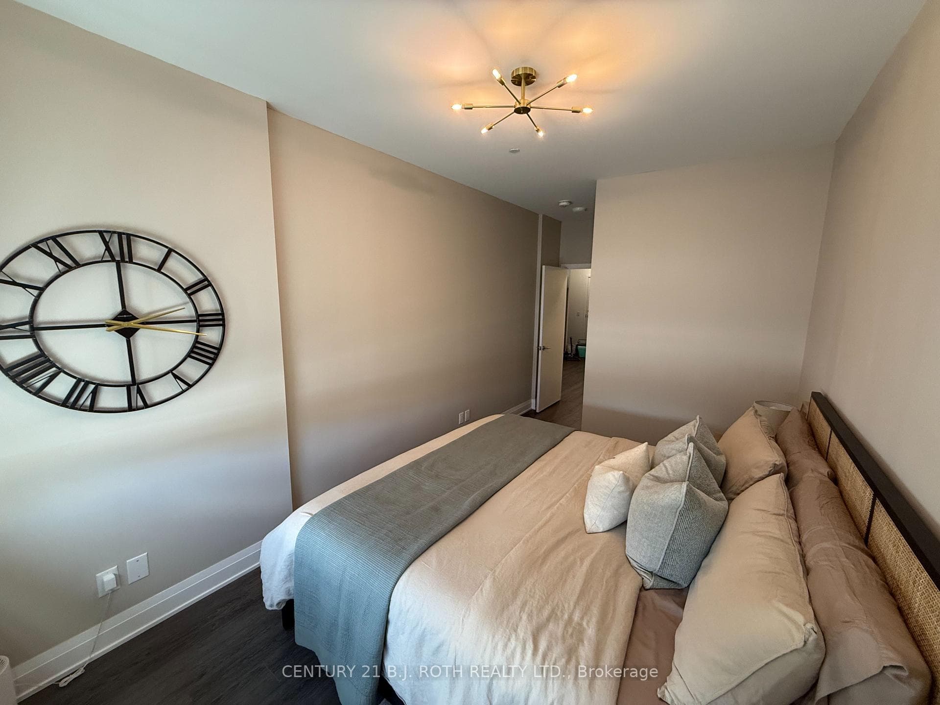 681 YONGE Street Unit 104 photo 13