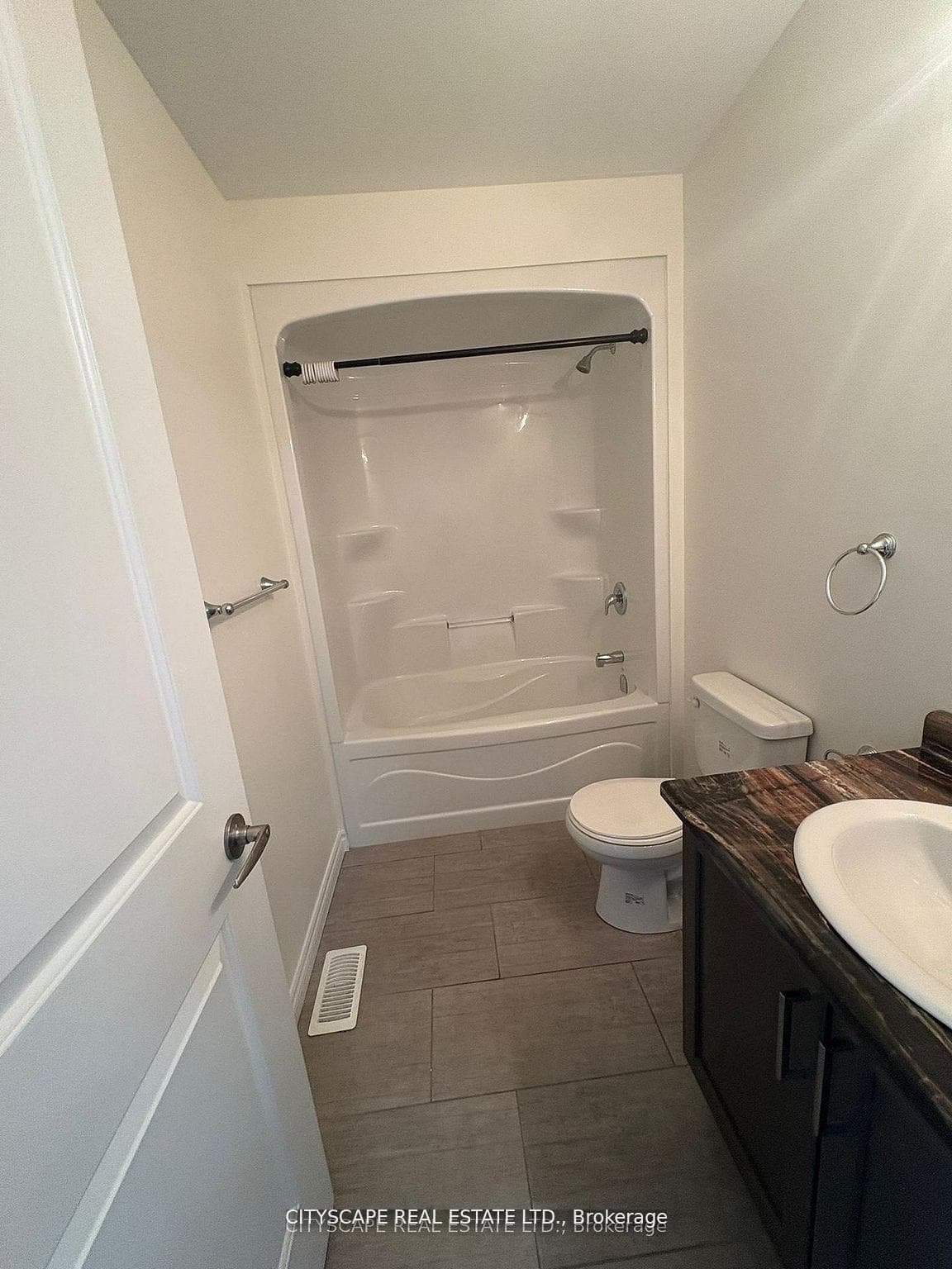 10.5 Dufferin Street Unit 16 photo 16