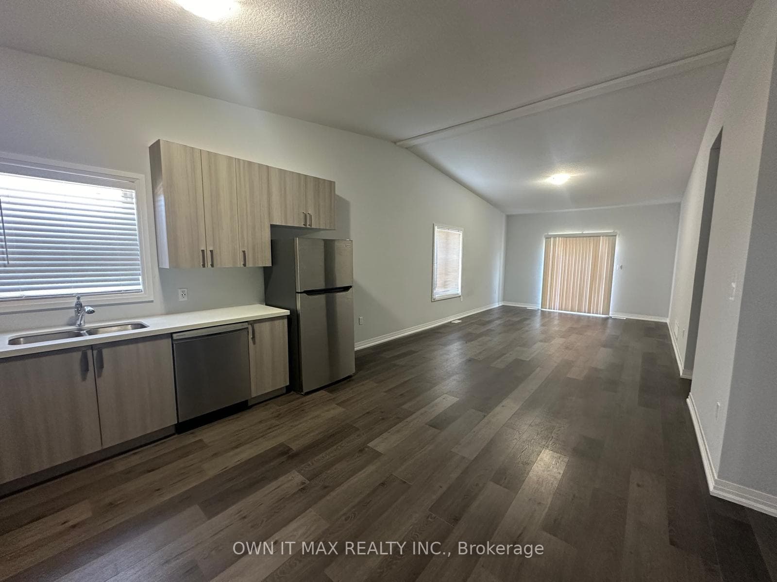 550 Grey Street Unit 16 photo 5