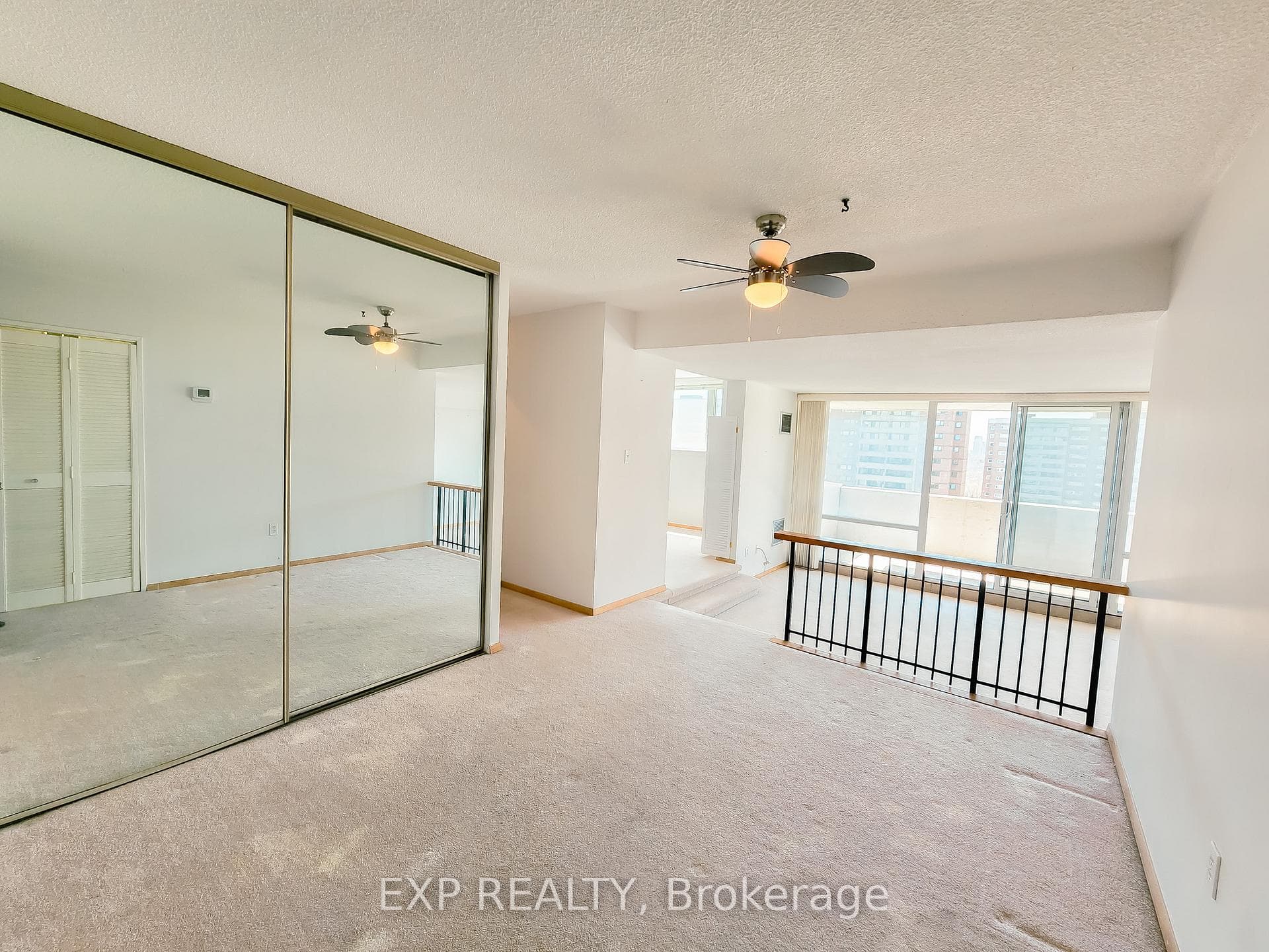 270 Scarlett Road Unit 1704 photo 4