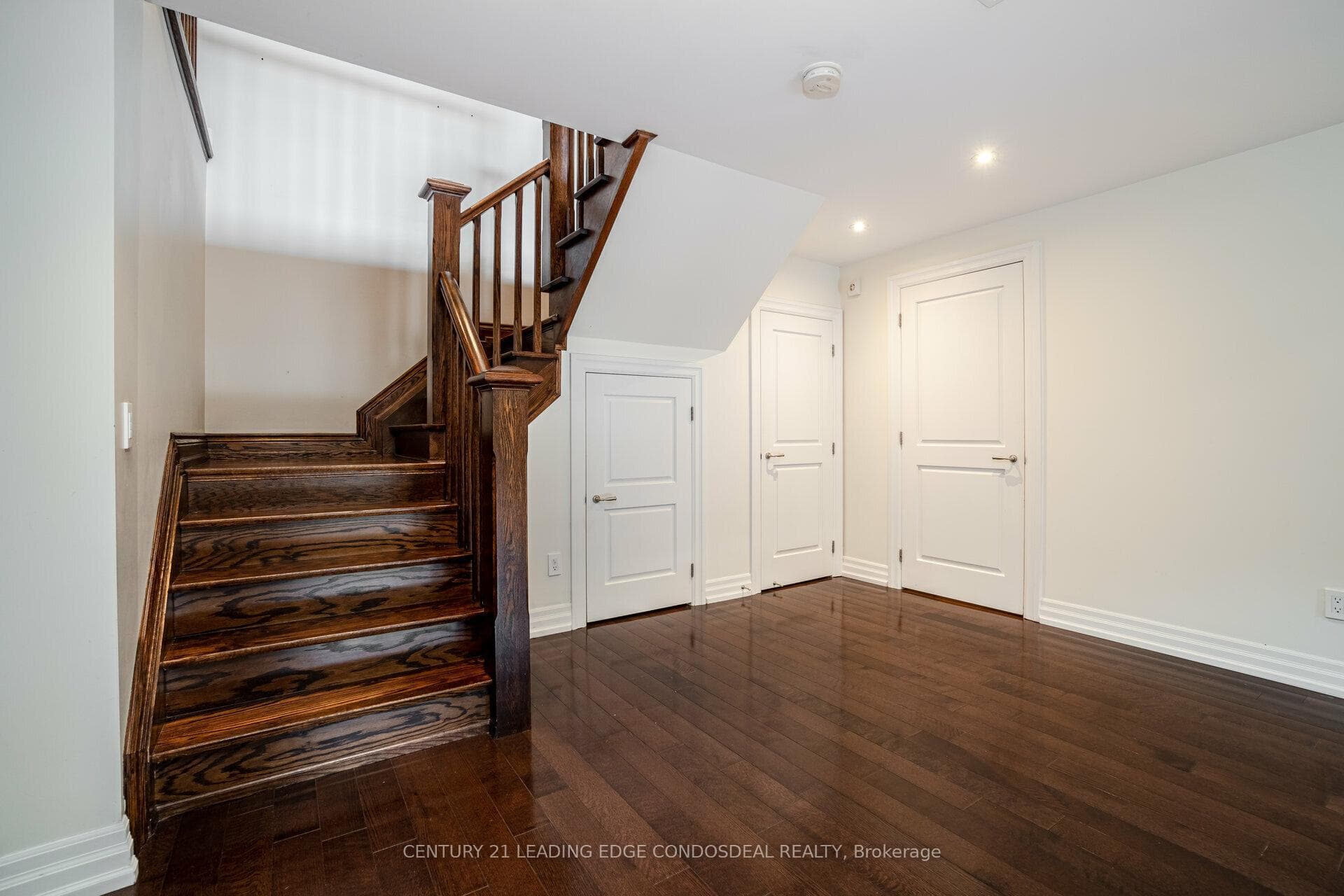 96 Laurentide Drive photo 32