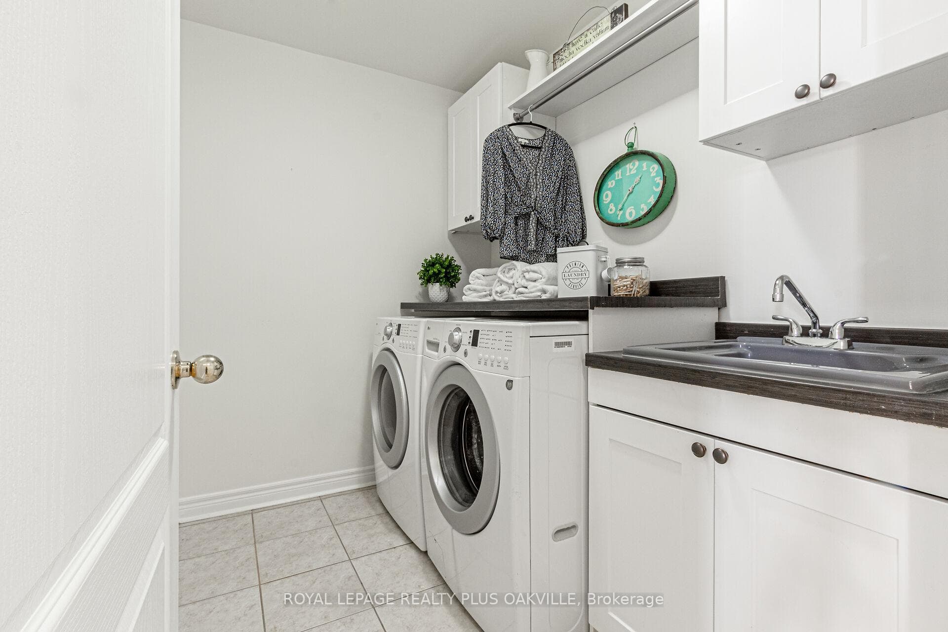 2256 Lapsley Crescent photo 25