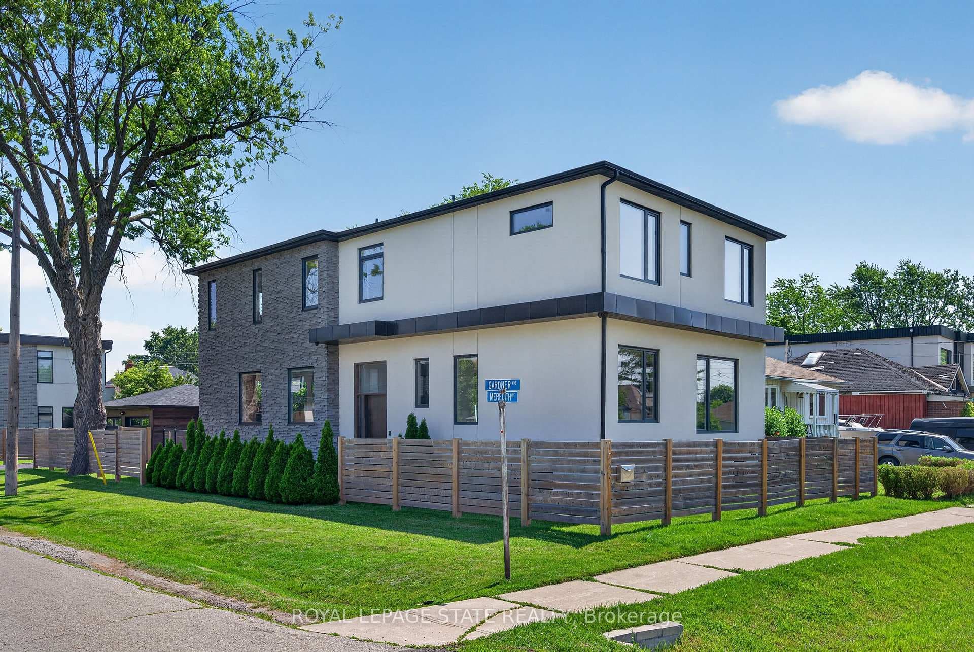1047 Meredith Avenue photo 2