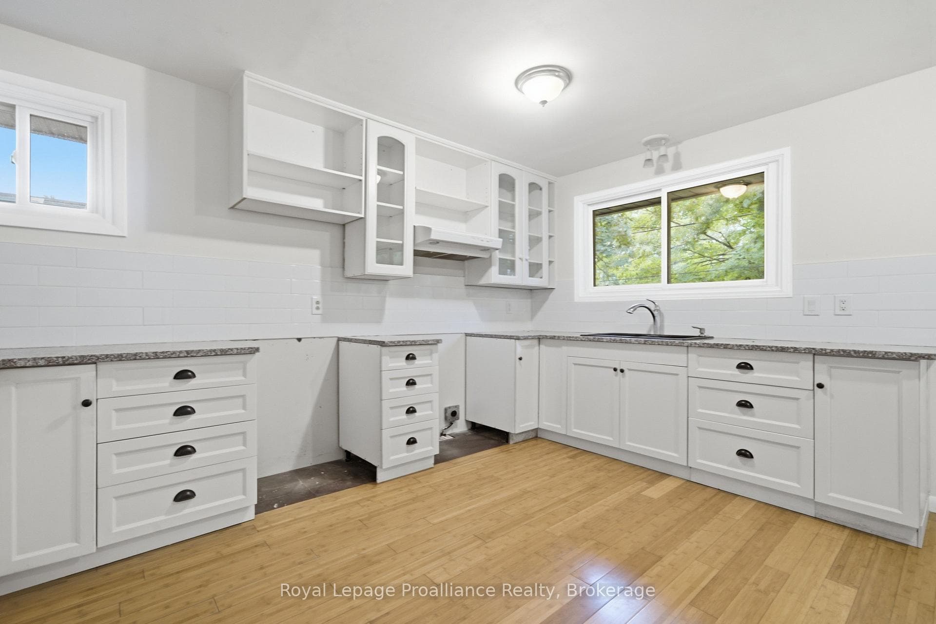 156 Pinehill Crescent photo 12