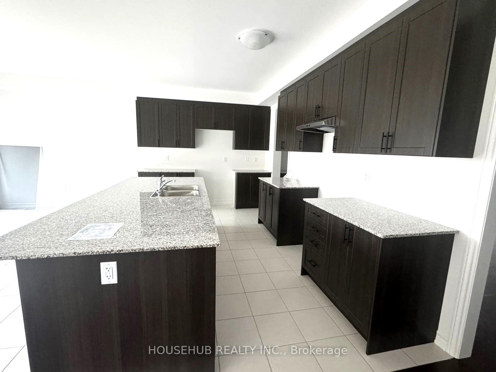 325 Russell Street photo 6