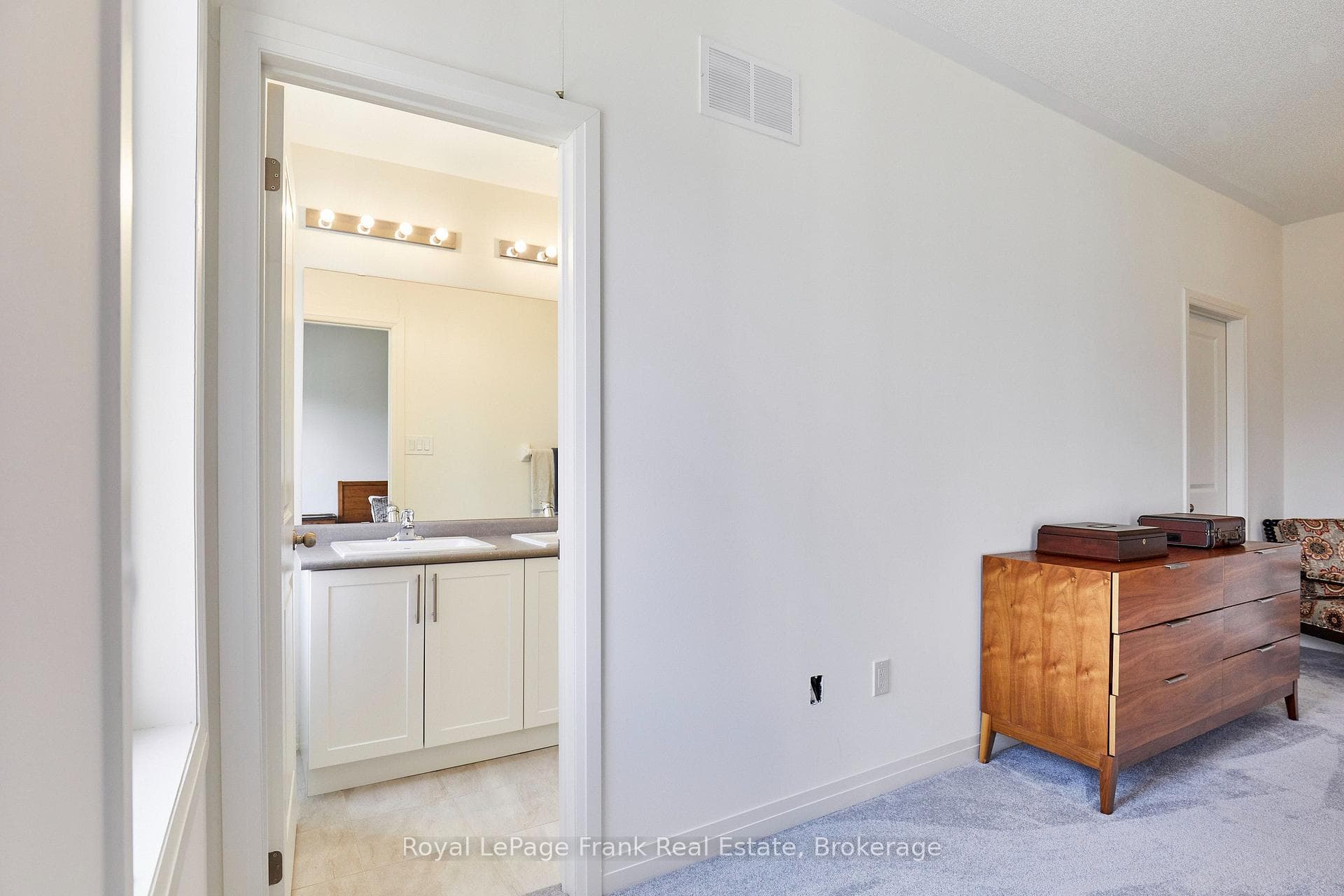 26 Clarington Boulevard photo 15