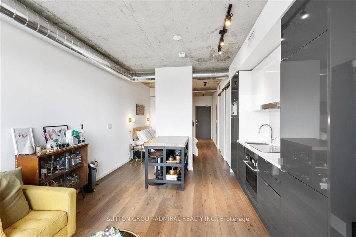 21 Lawren Harris Square Unit 805 photo 15