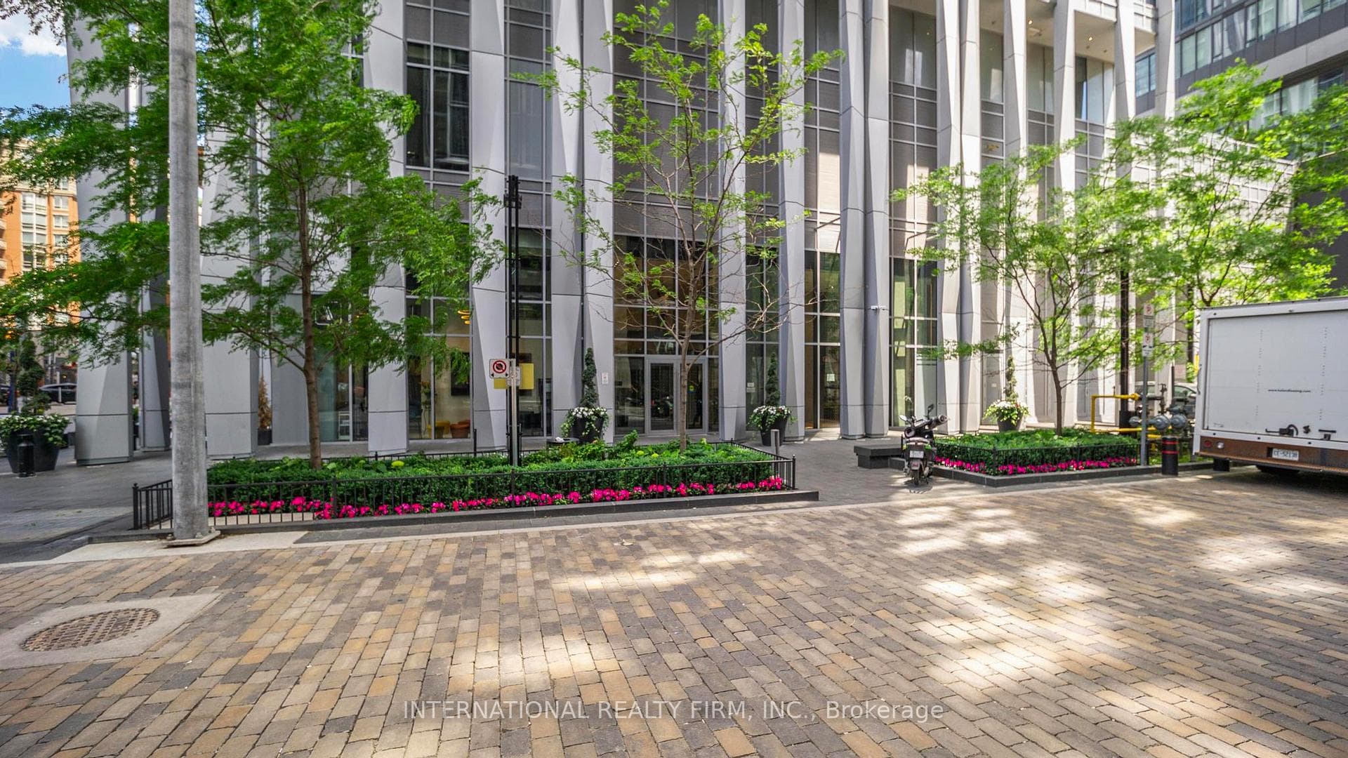 1 Yorkville Avenue Unit 5409 photo 3