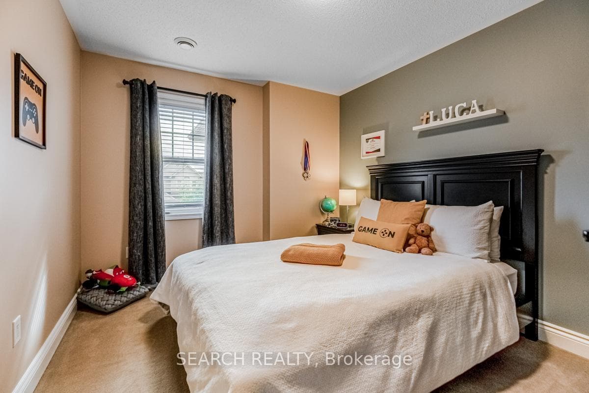 323 McDougall Crossing photo 21