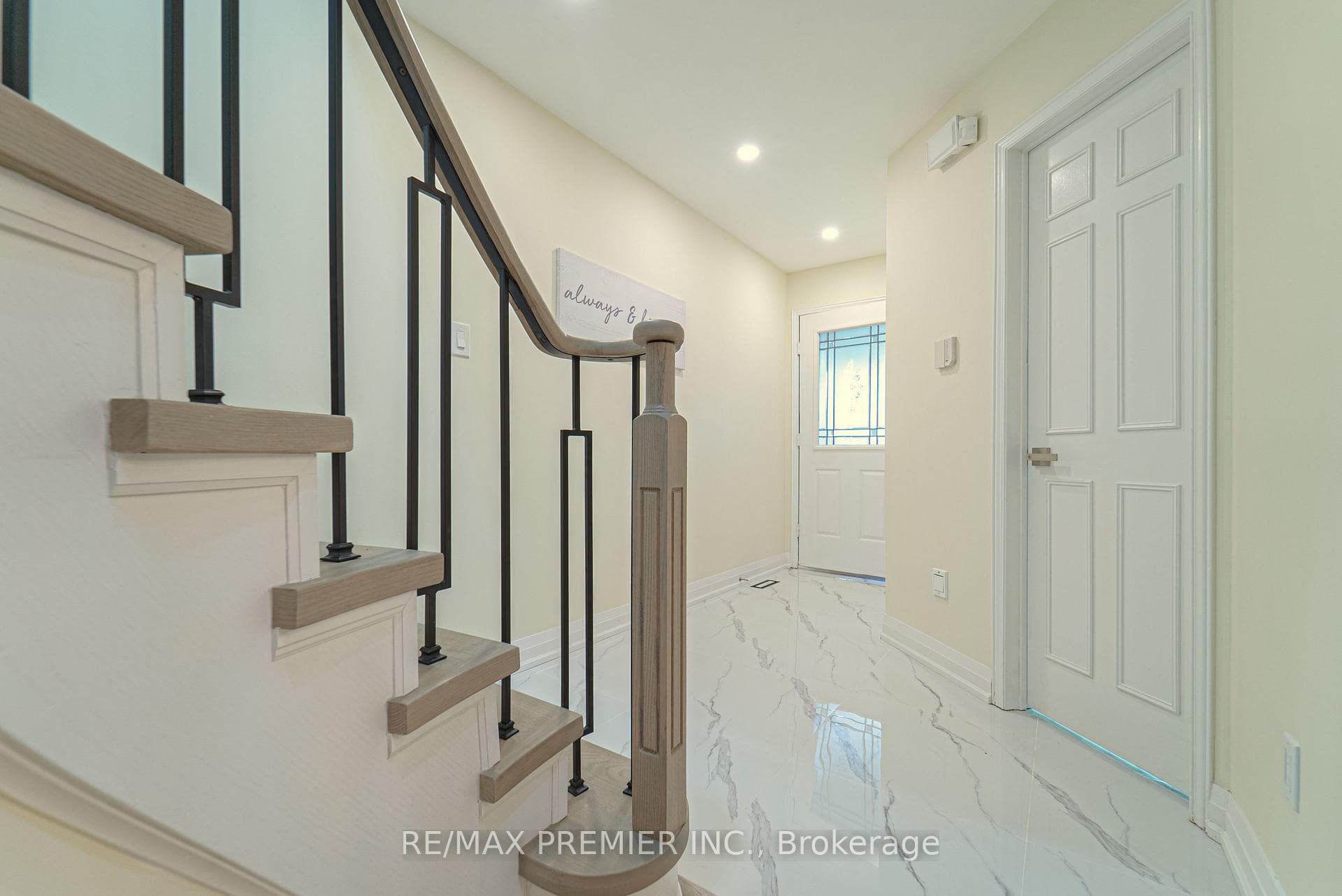 76 Roxborough Lane photo 7