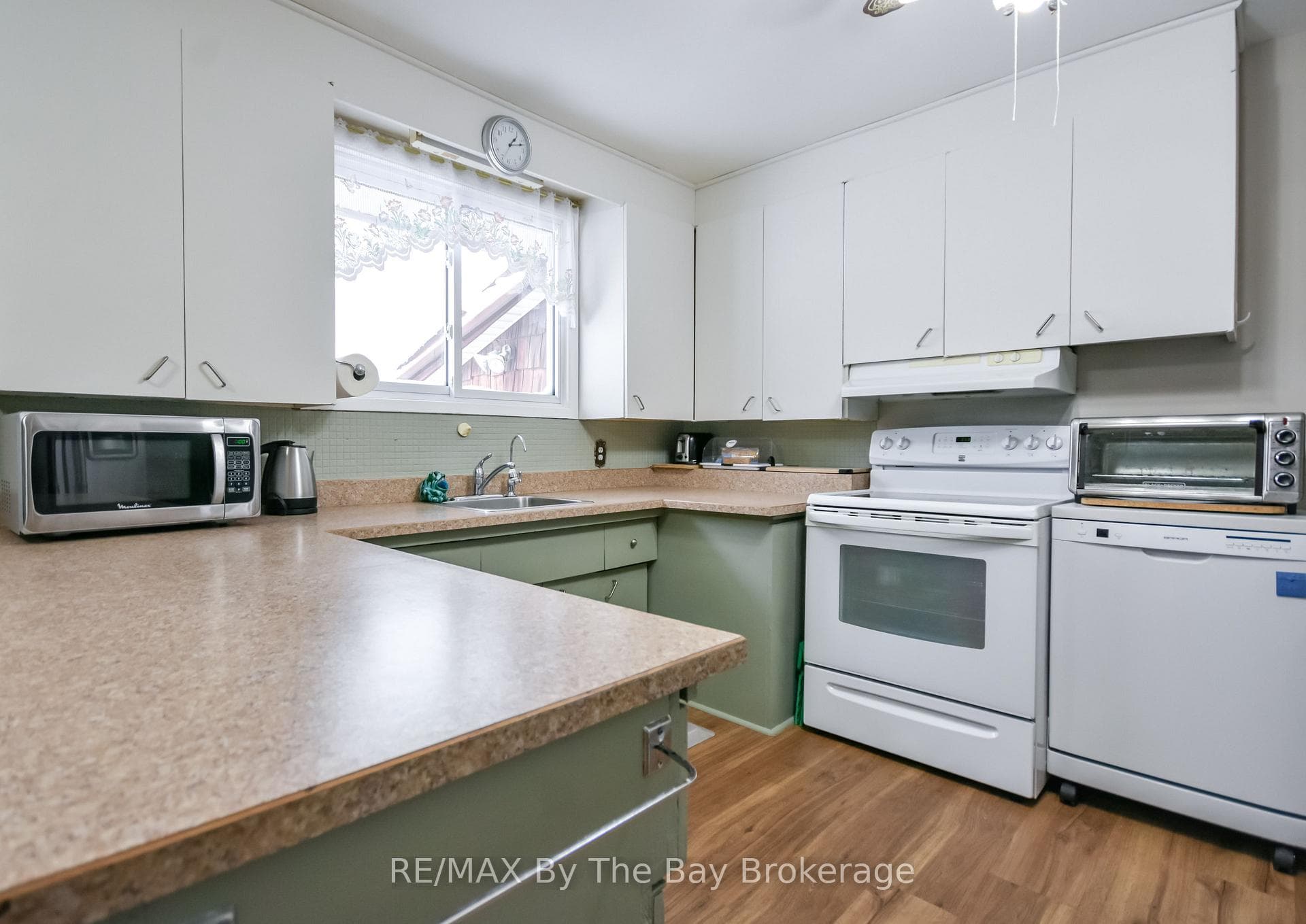 464 William Street photo 8