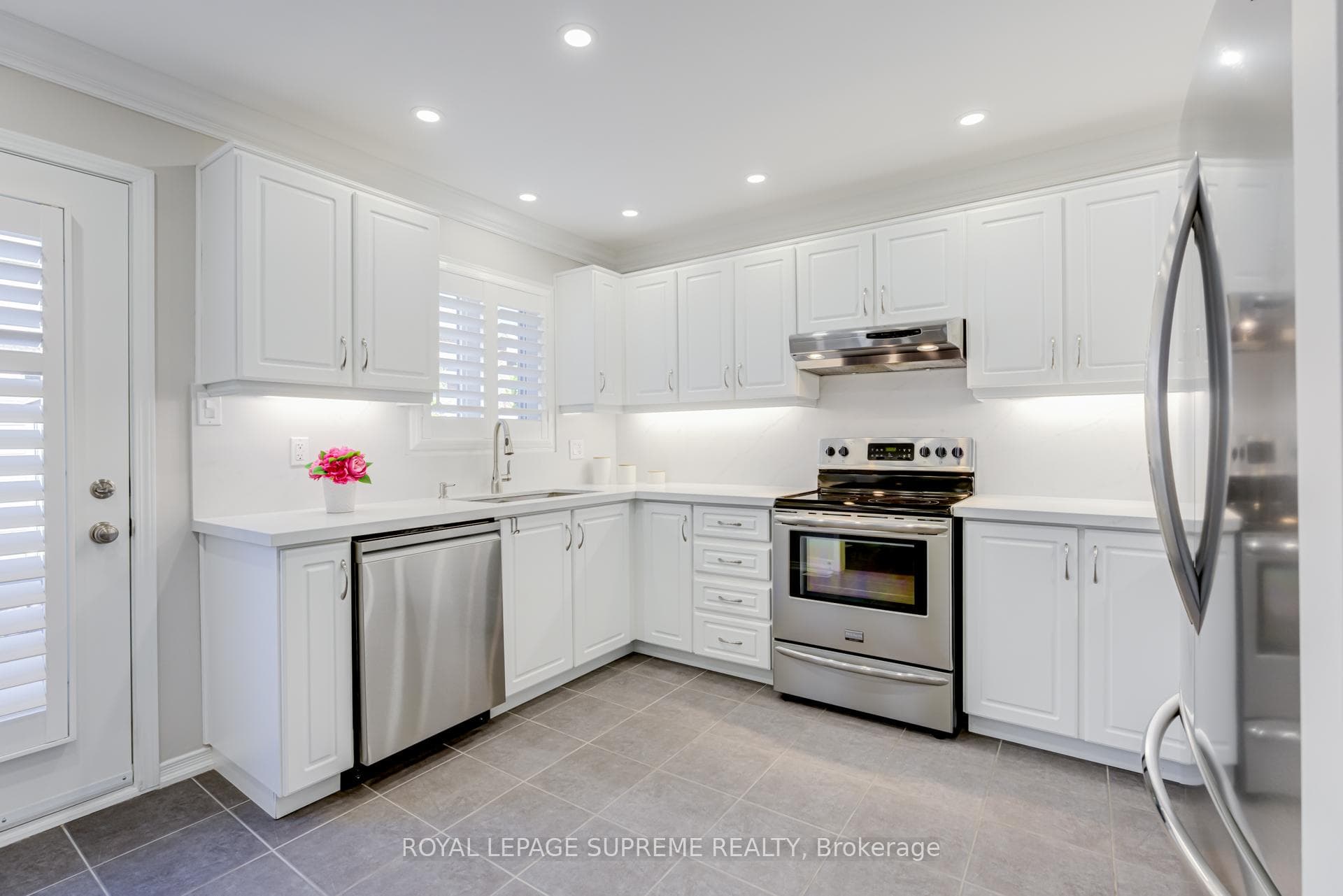 110 Weir Street photo 16