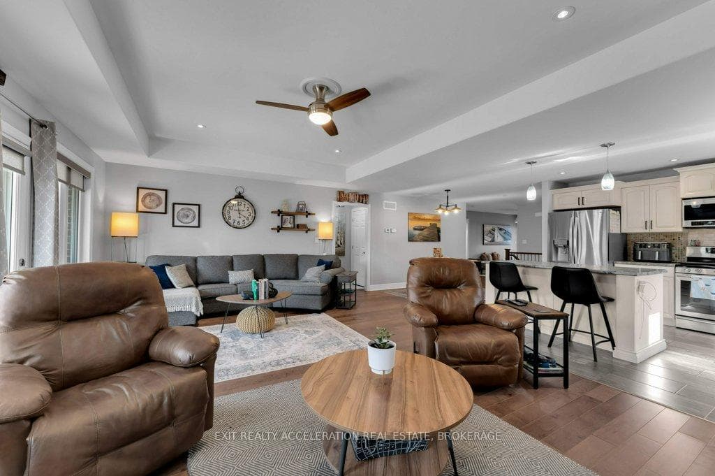 86 Hartwood Crescent photo 11