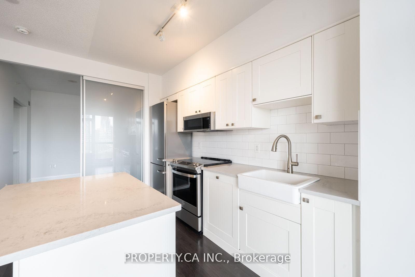 160 Vanderhoof Avenue Unit 601 photo 5