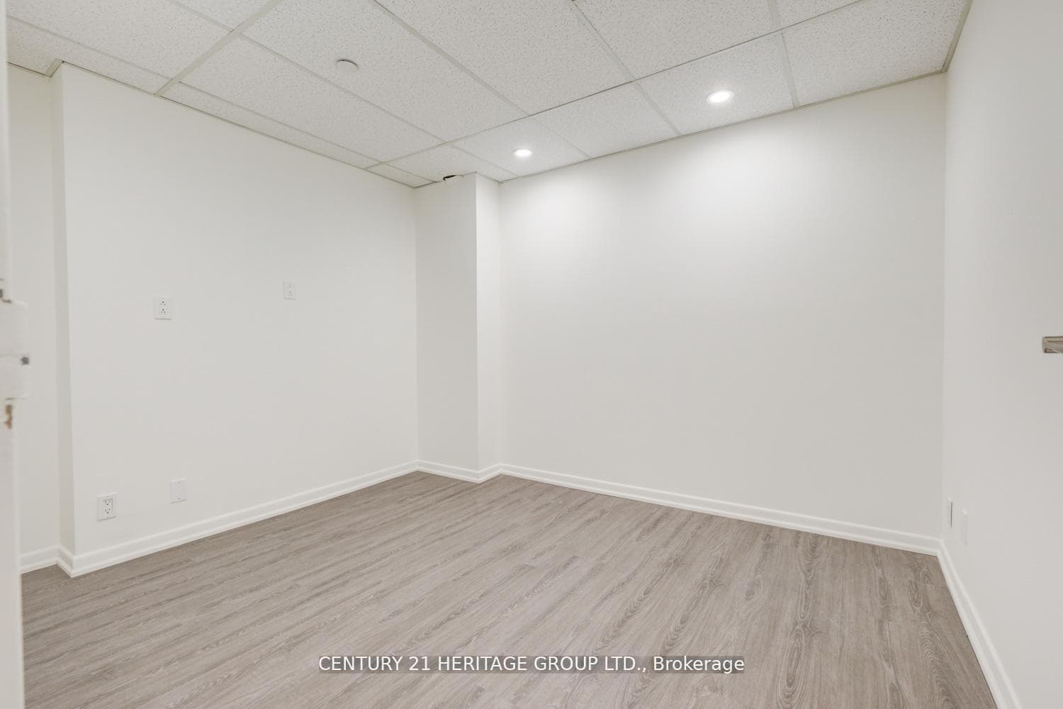 2900 Yonge Street Unit 101 photo 15