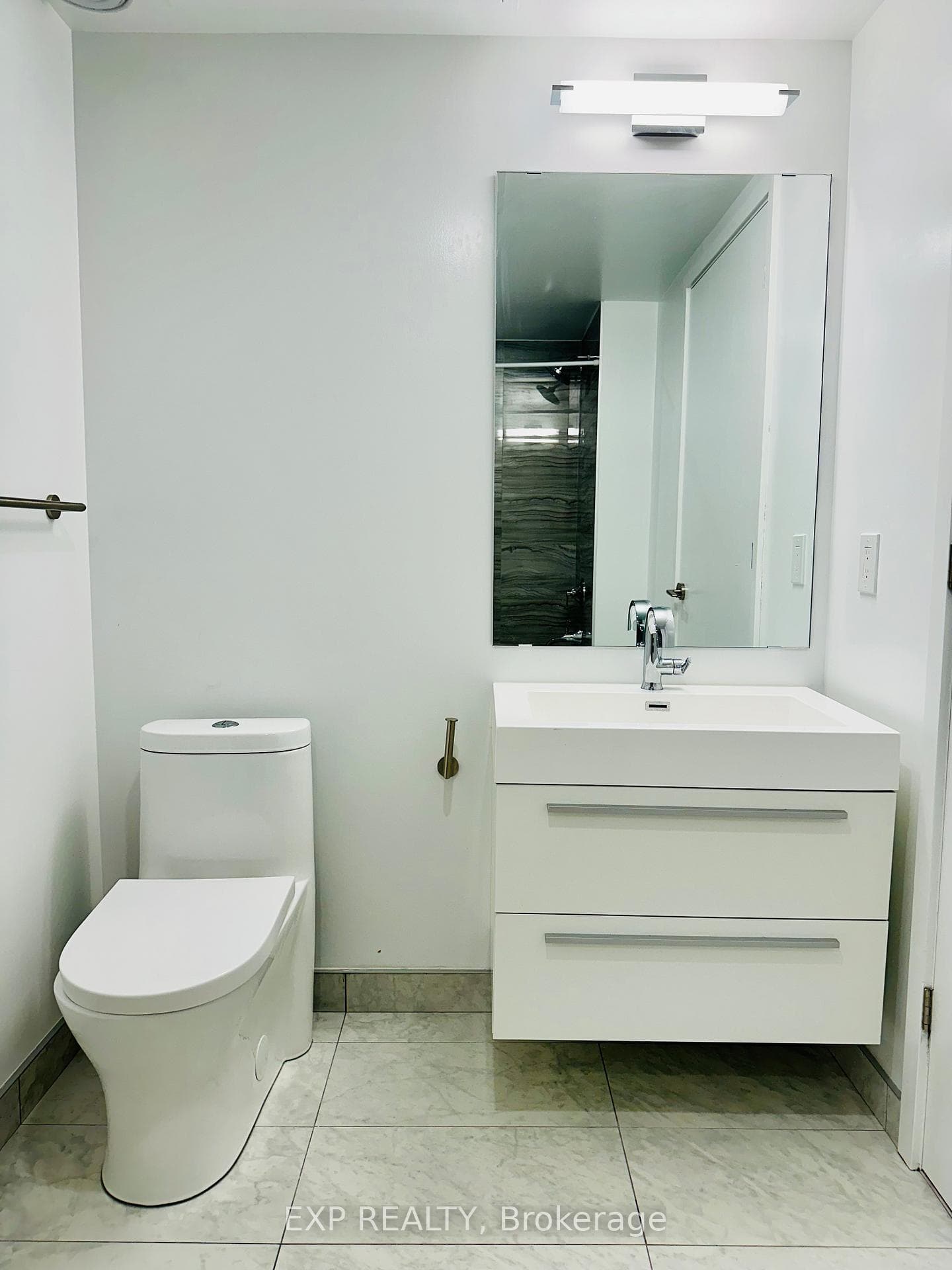 39 Roehampton Avenue Unit 2401 photo 14
