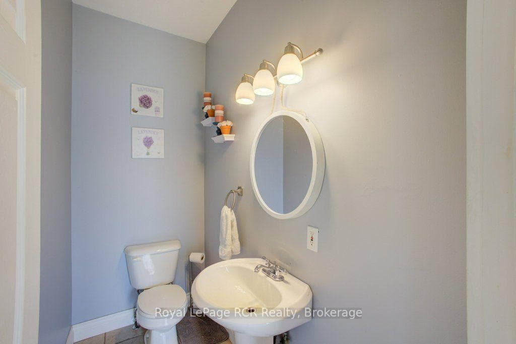 2020 John Street photo 21