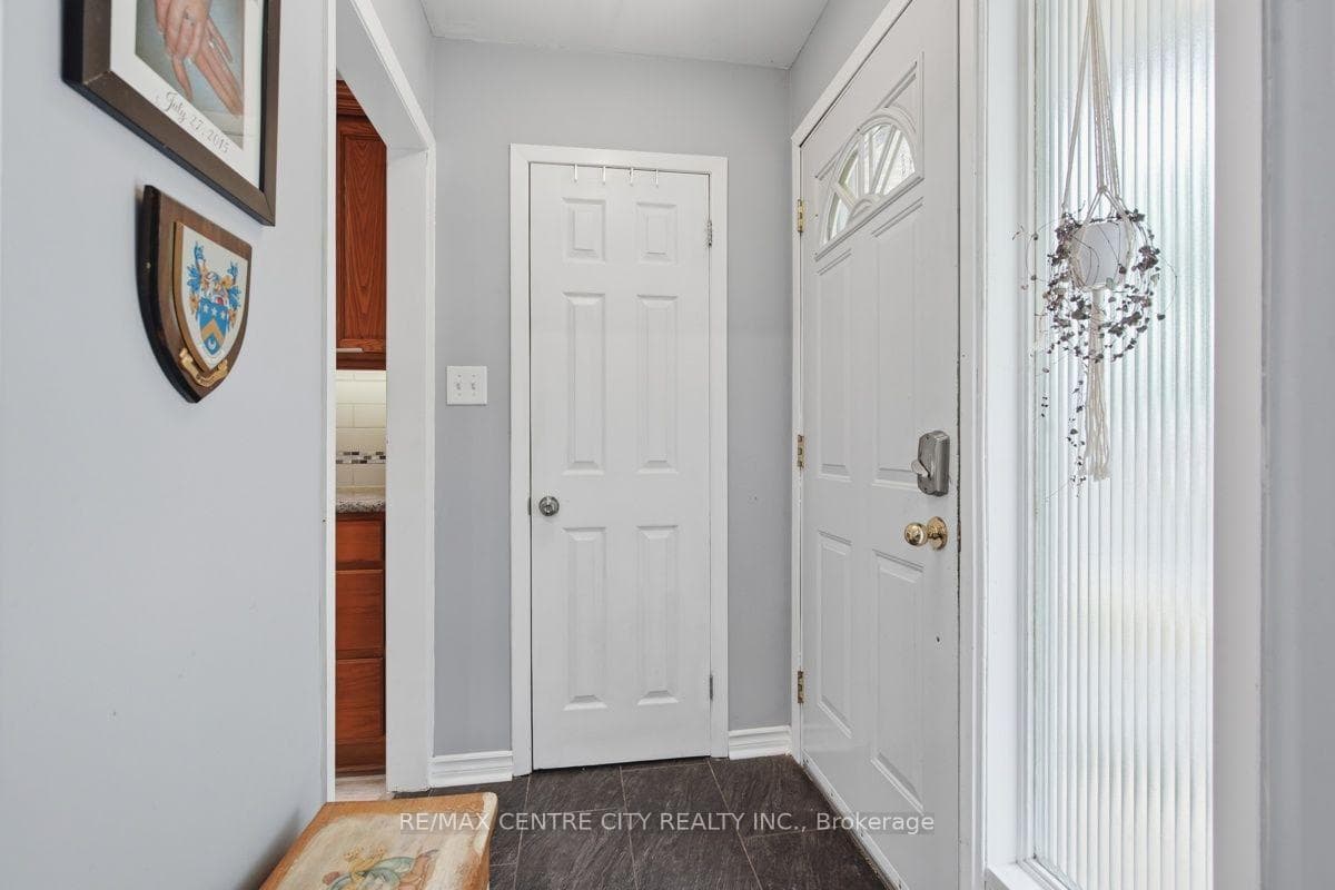 1199 Jalna Boulevard photo 5