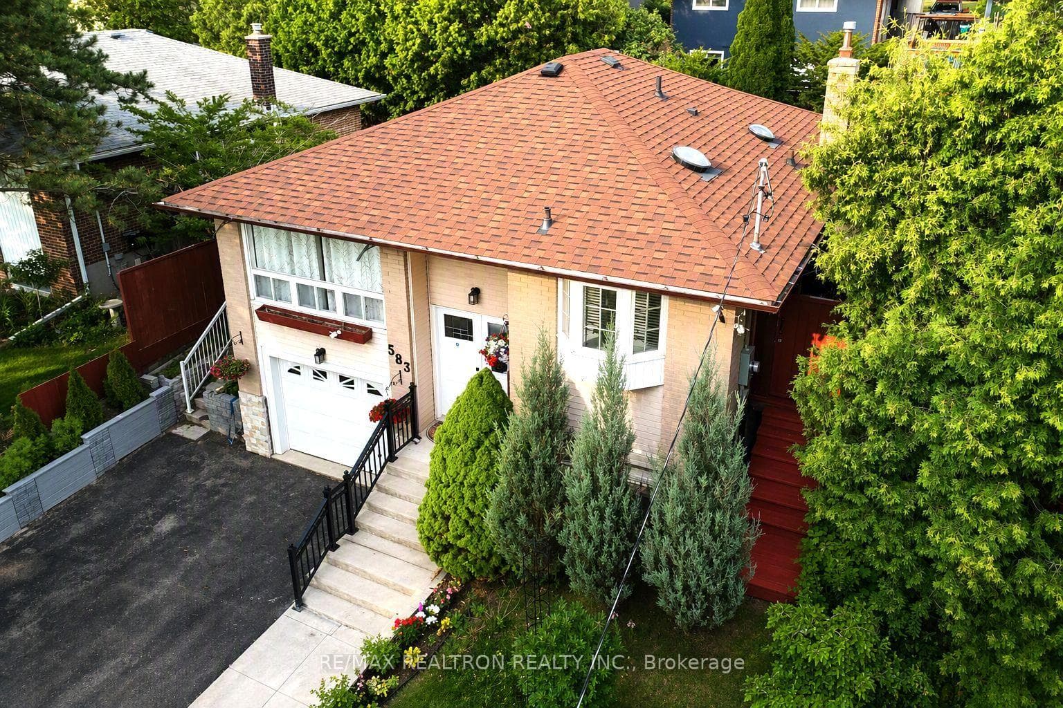 583 Pinewood Street photo 5