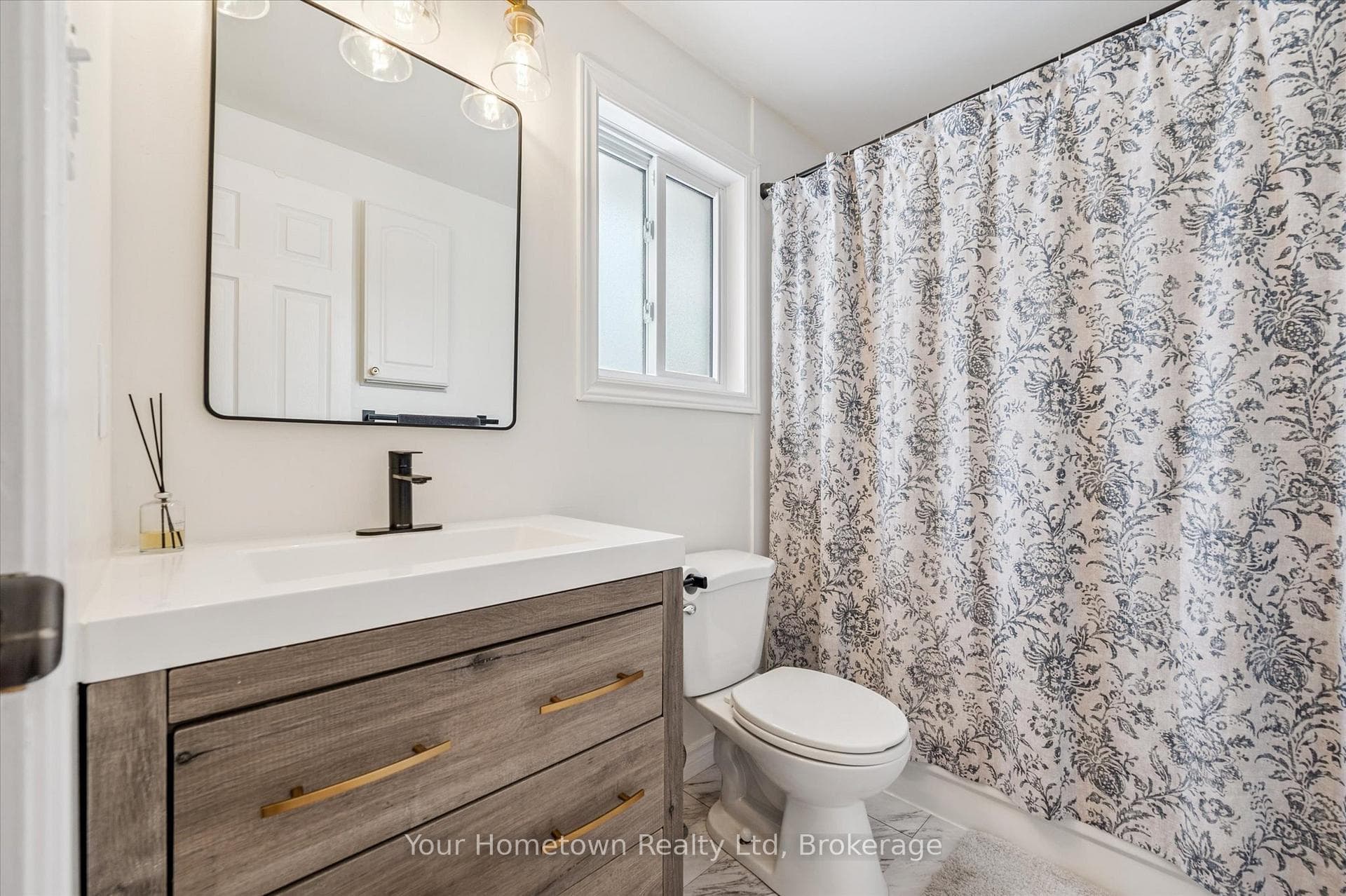 666 Holman Crescent photo 25