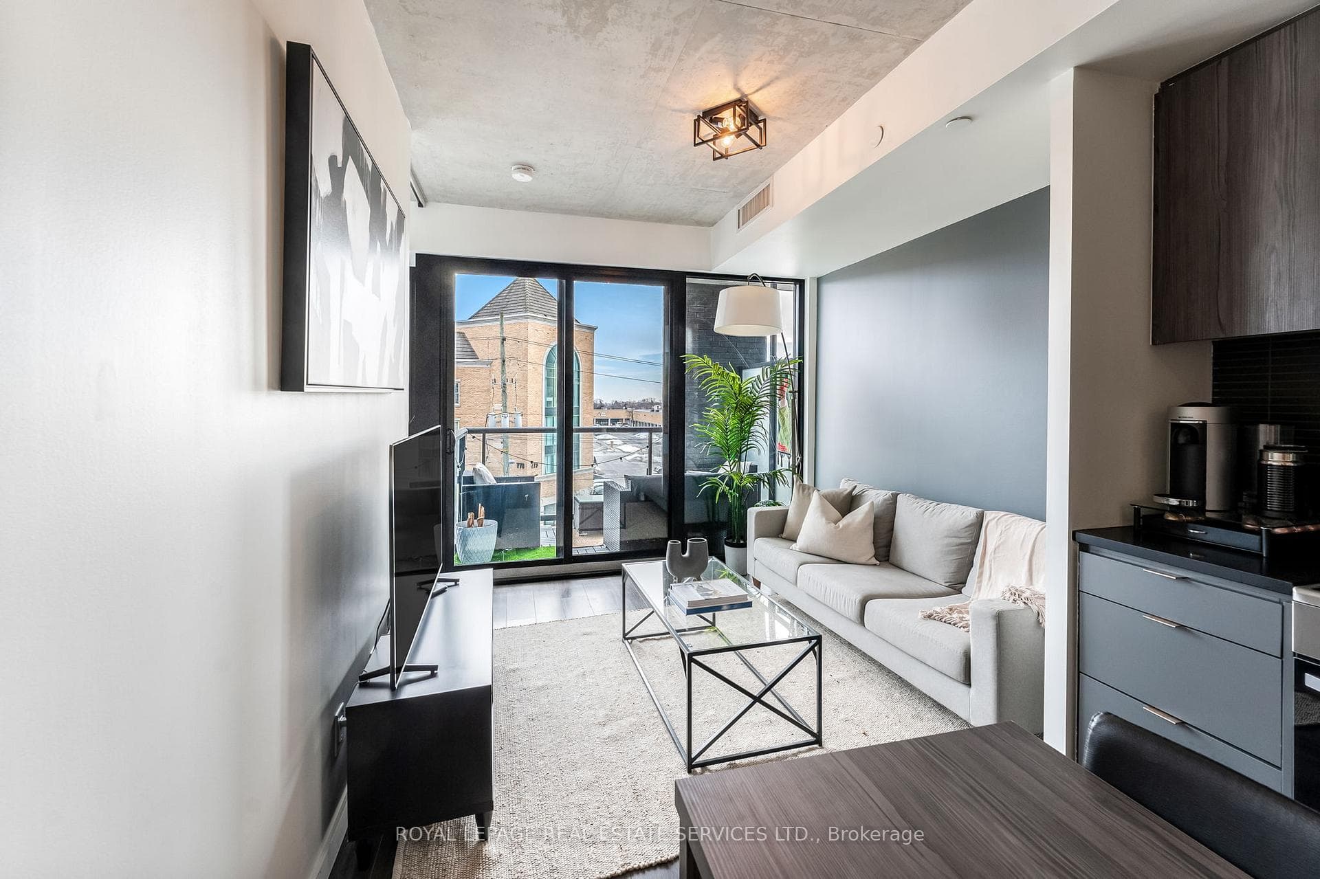 7 Smith Crescent Unit 310 photo 11