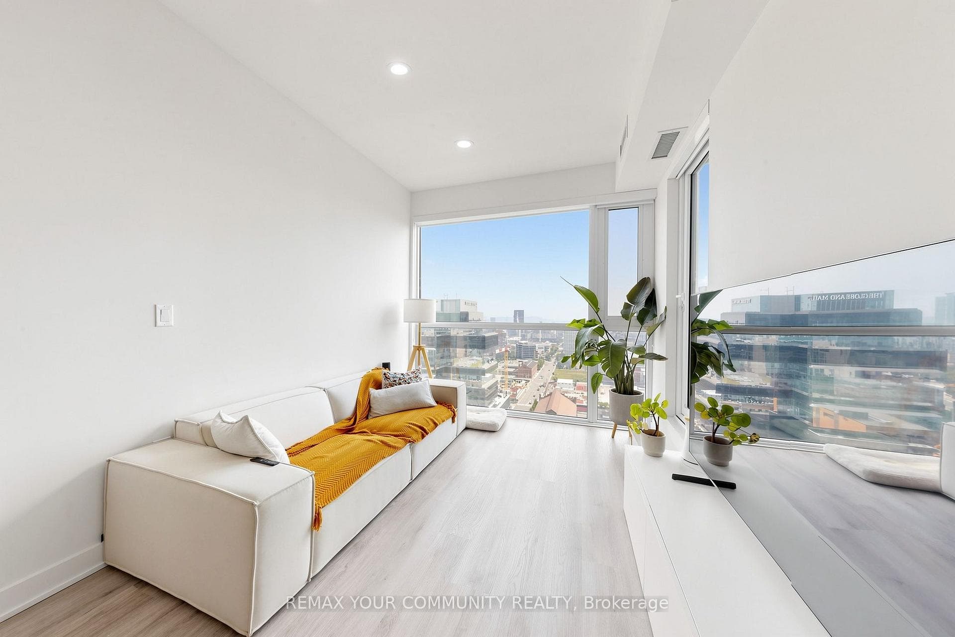 70 Princess Street Unit 2404 photo 5