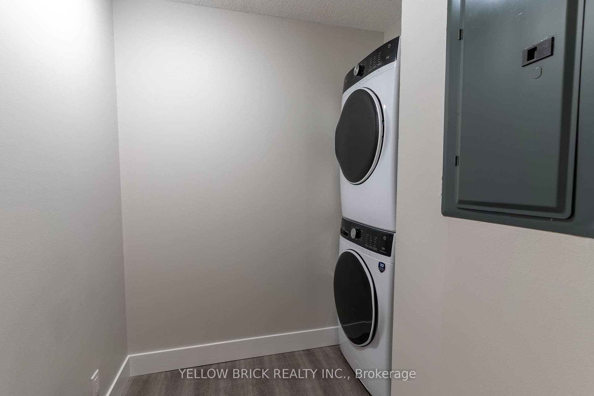 65 Ellen Street Unit 208 photo 24