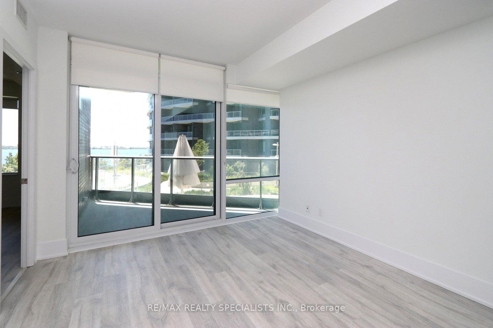 1 Edgewater Drive Unit 313 photo 11