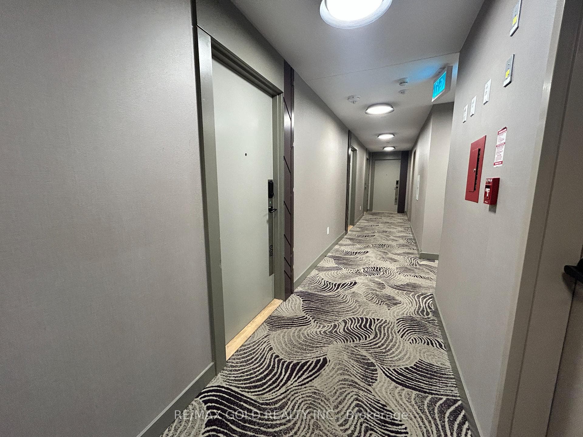 5105 Hurontario Street Unit 809 photo 11
