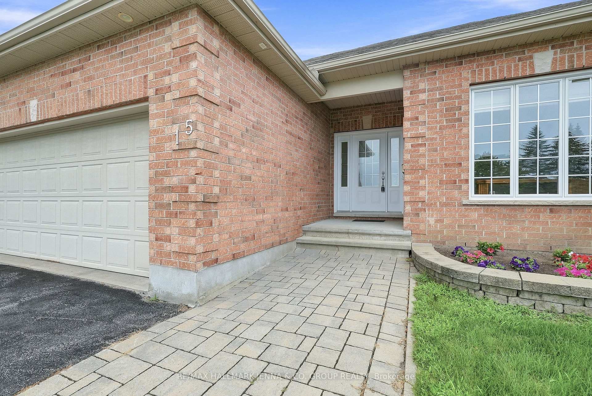 15 Baywood Drive photo 2
