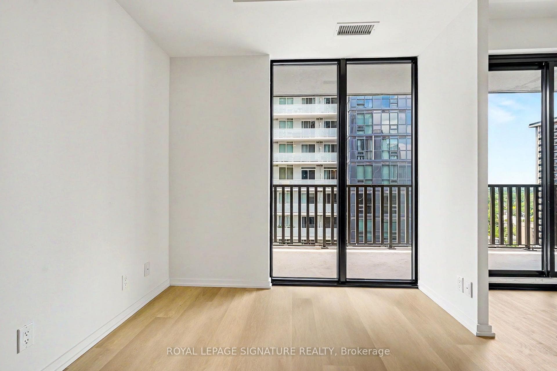 109 Erskine Avenue Unit 1111 photo 32