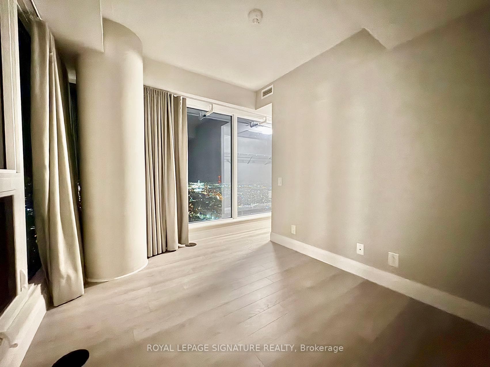181 Dundas Street Unit 5003 photo 6
