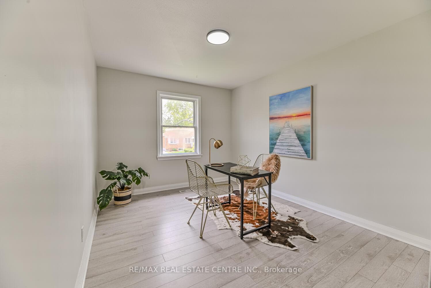 573 Exbury Crescent photo 25