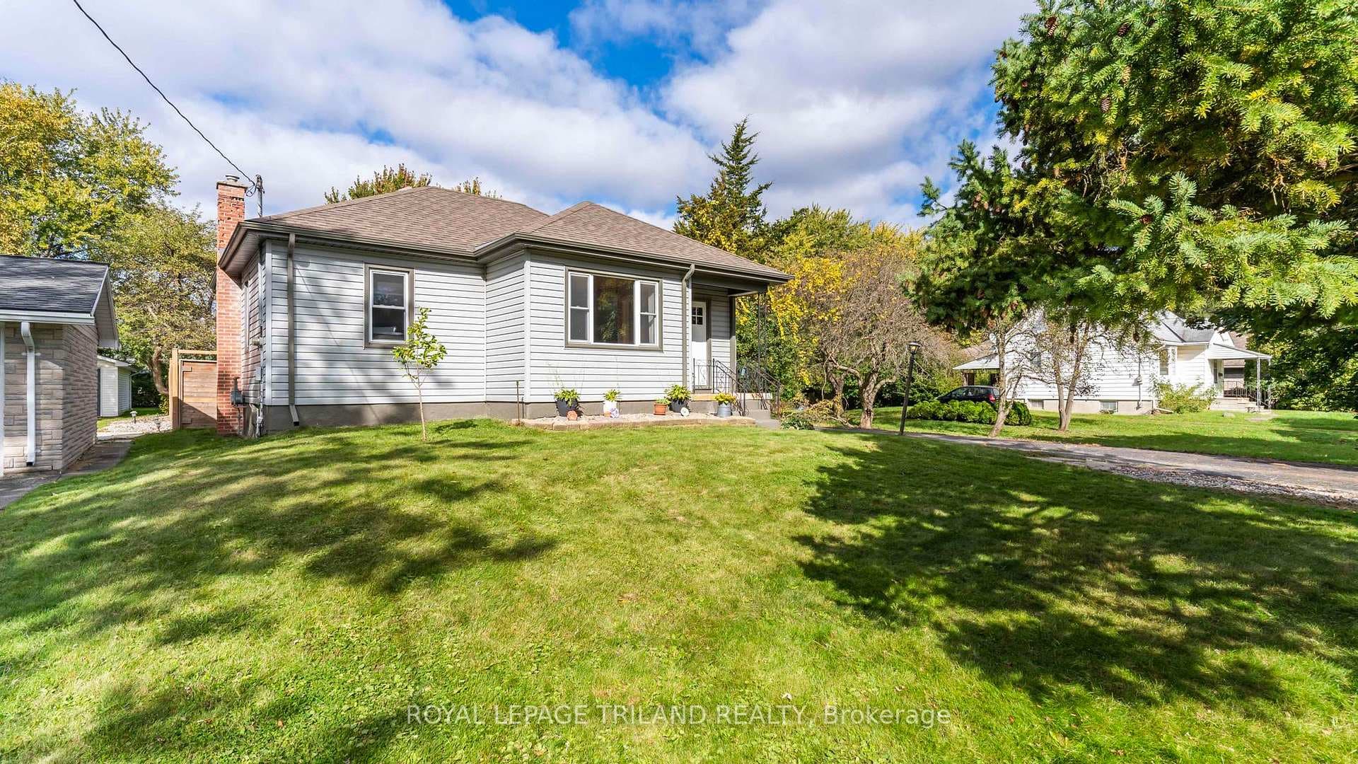 578 Creston Avenue photo 2