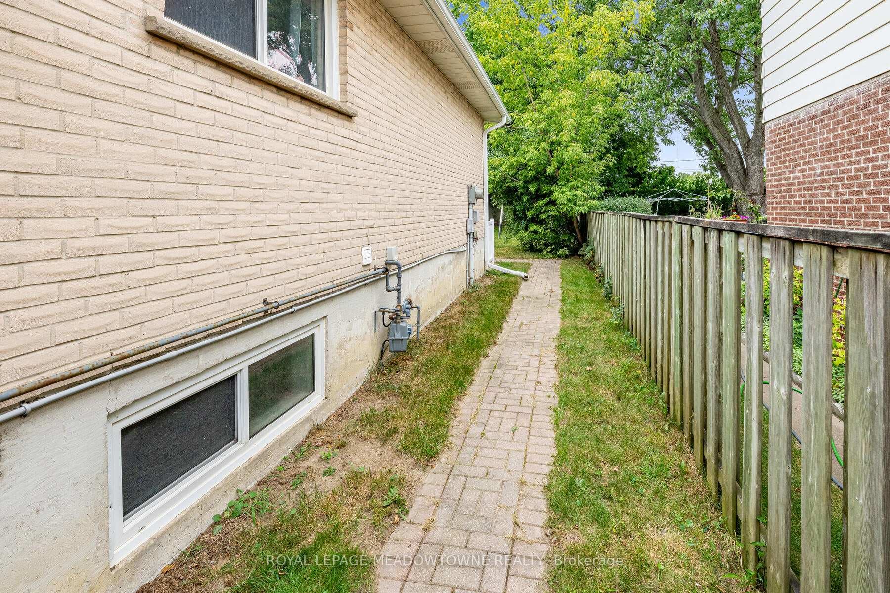 782 Embassy Avenue photo 24
