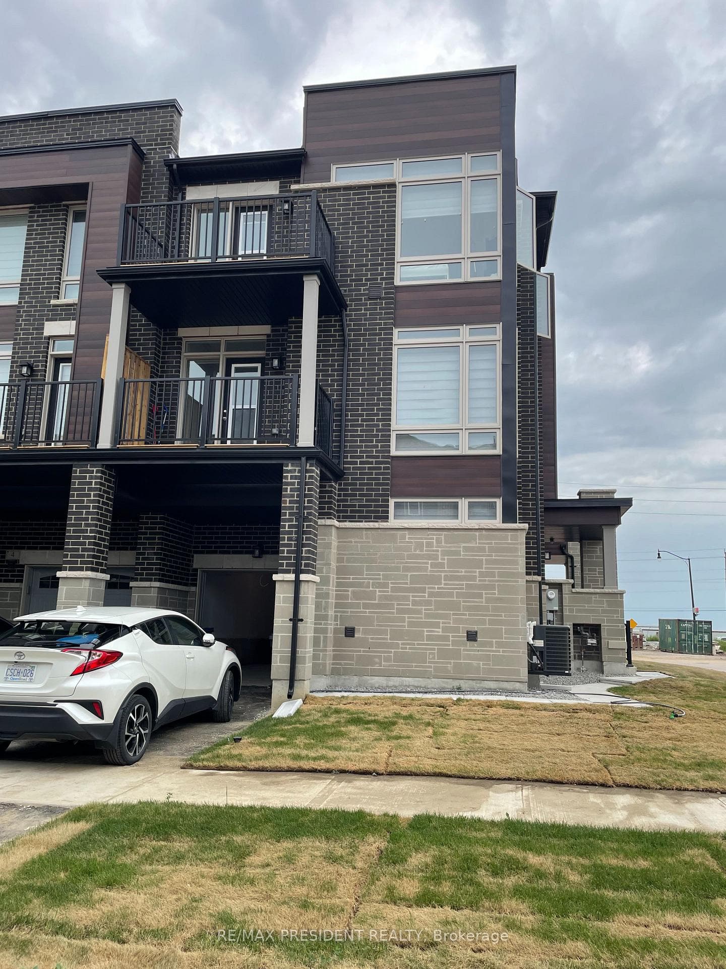 2 Arrowview Drive photo 1