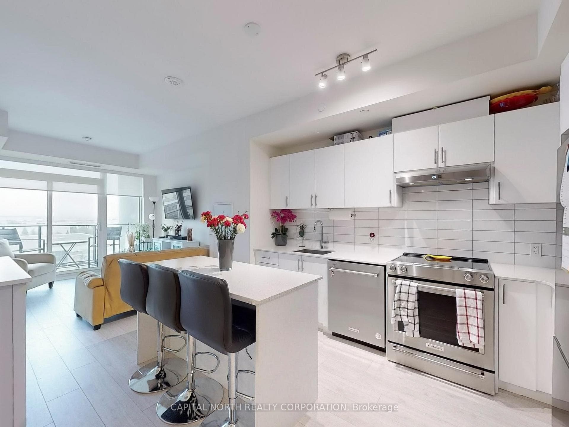 9000 Jane Street Unit 417 photo 12