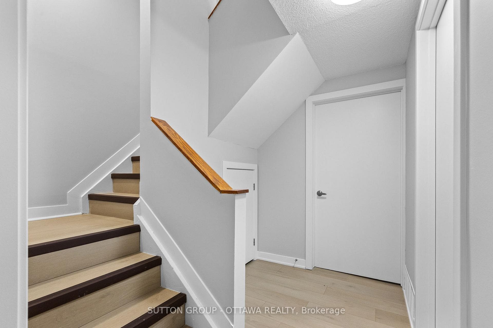 2939 Fairlea Crescent Unit 68 photo 18