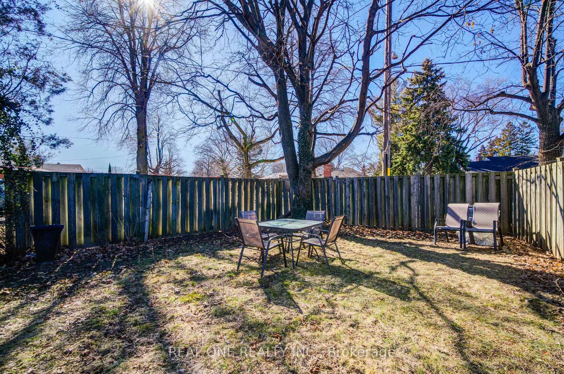 1 Barwell Crescent photo 35