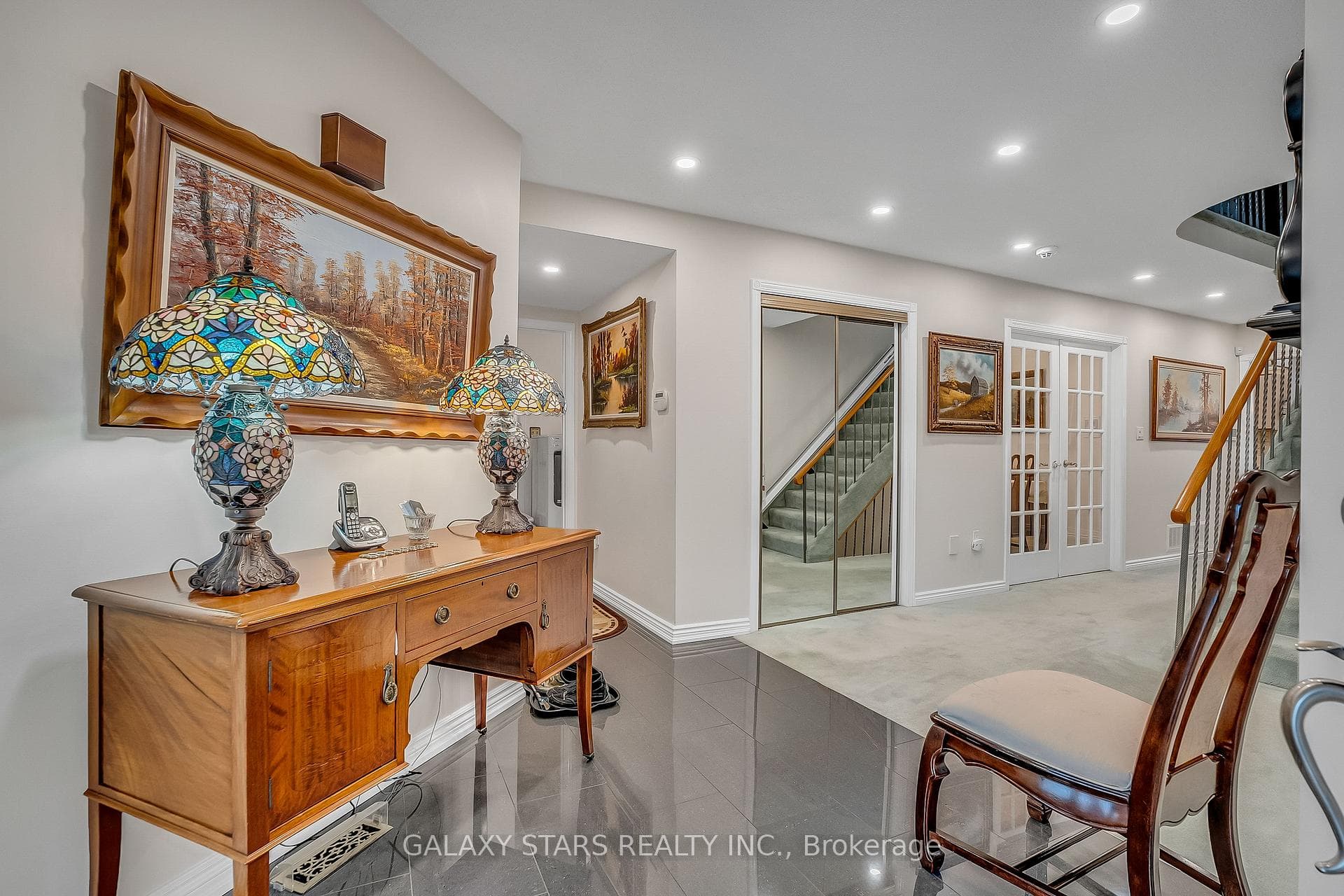642 Sheppard Avenue photo 4