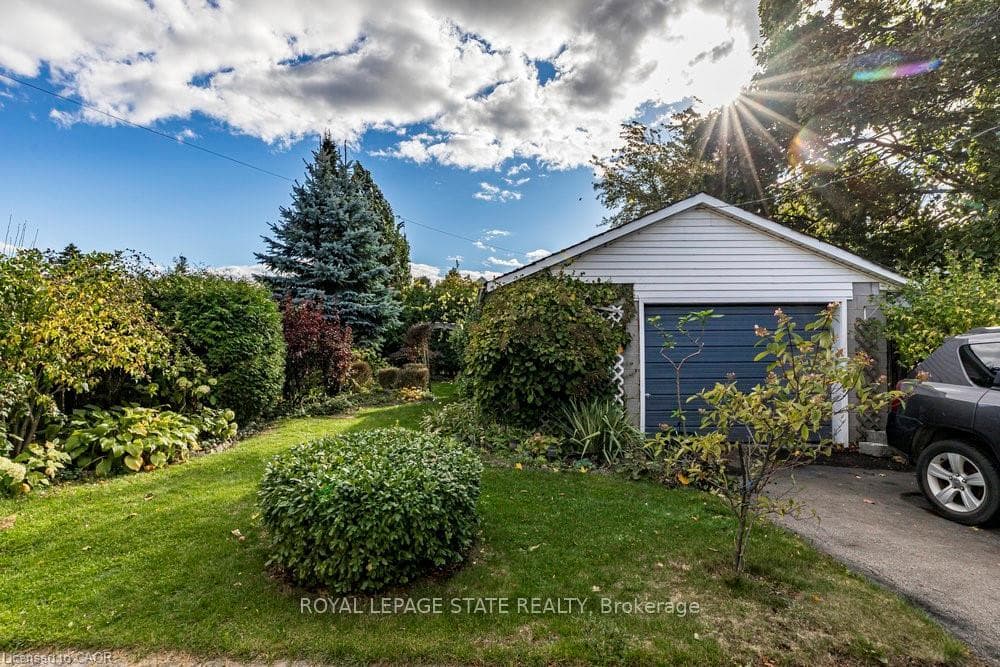 8 Sylvia Crescent photo 2