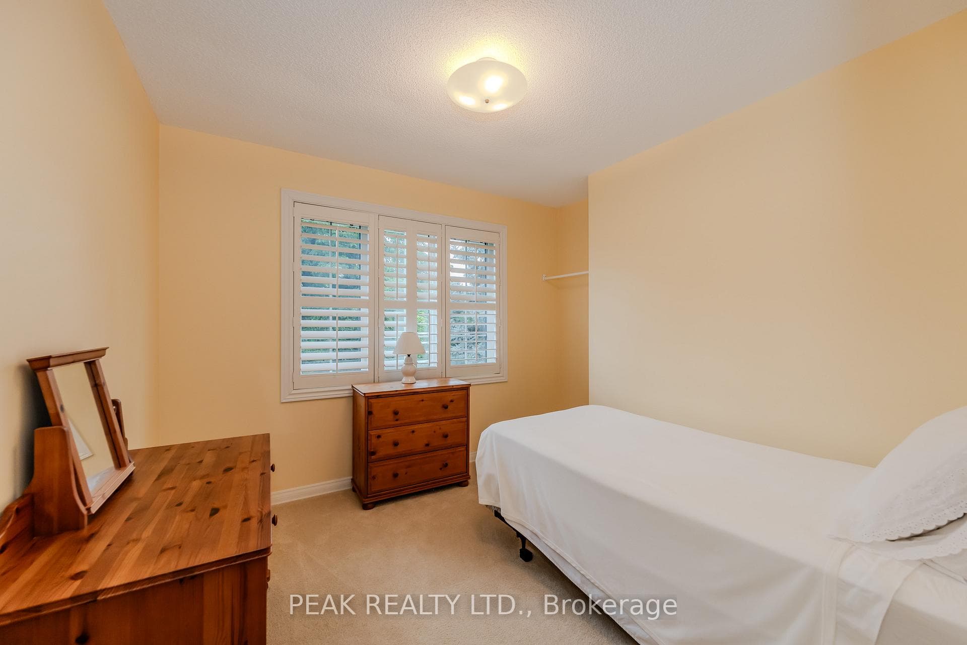 600 Stonebury Crescent photo 21