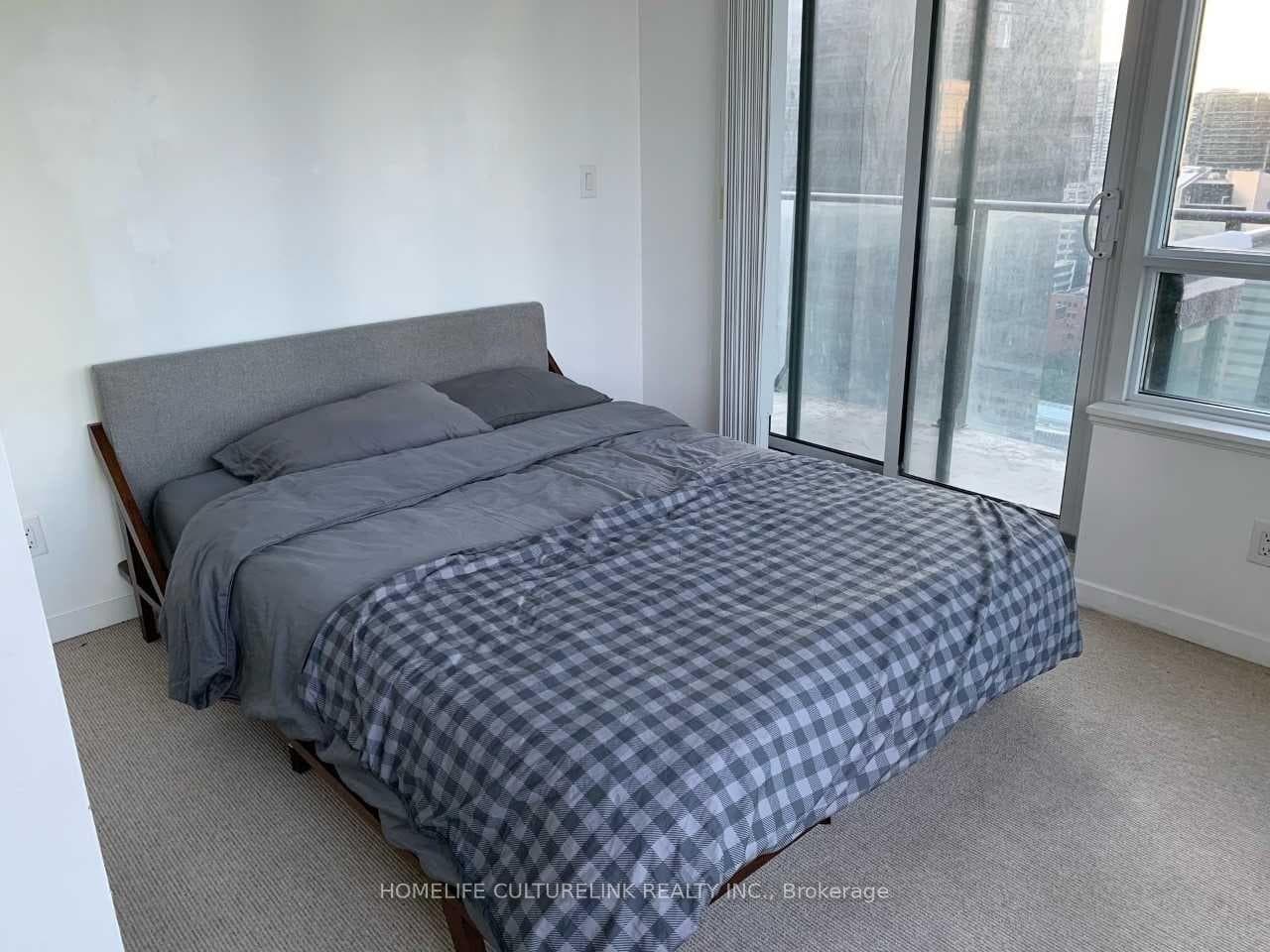 55 Bremner Boulevard Unit 3004 photo 5
