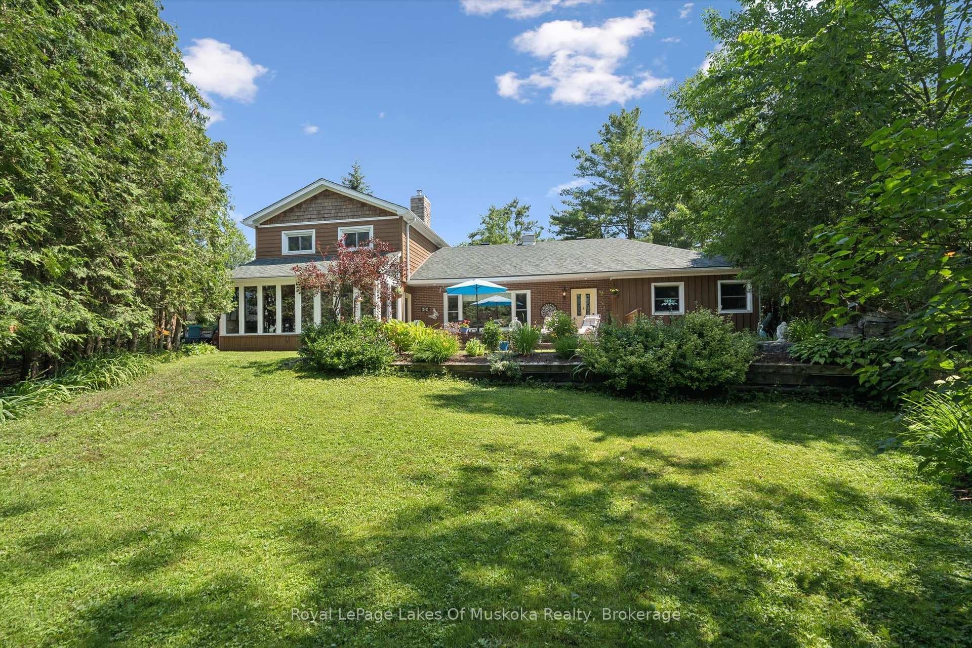 1012 Grey Street photo 1