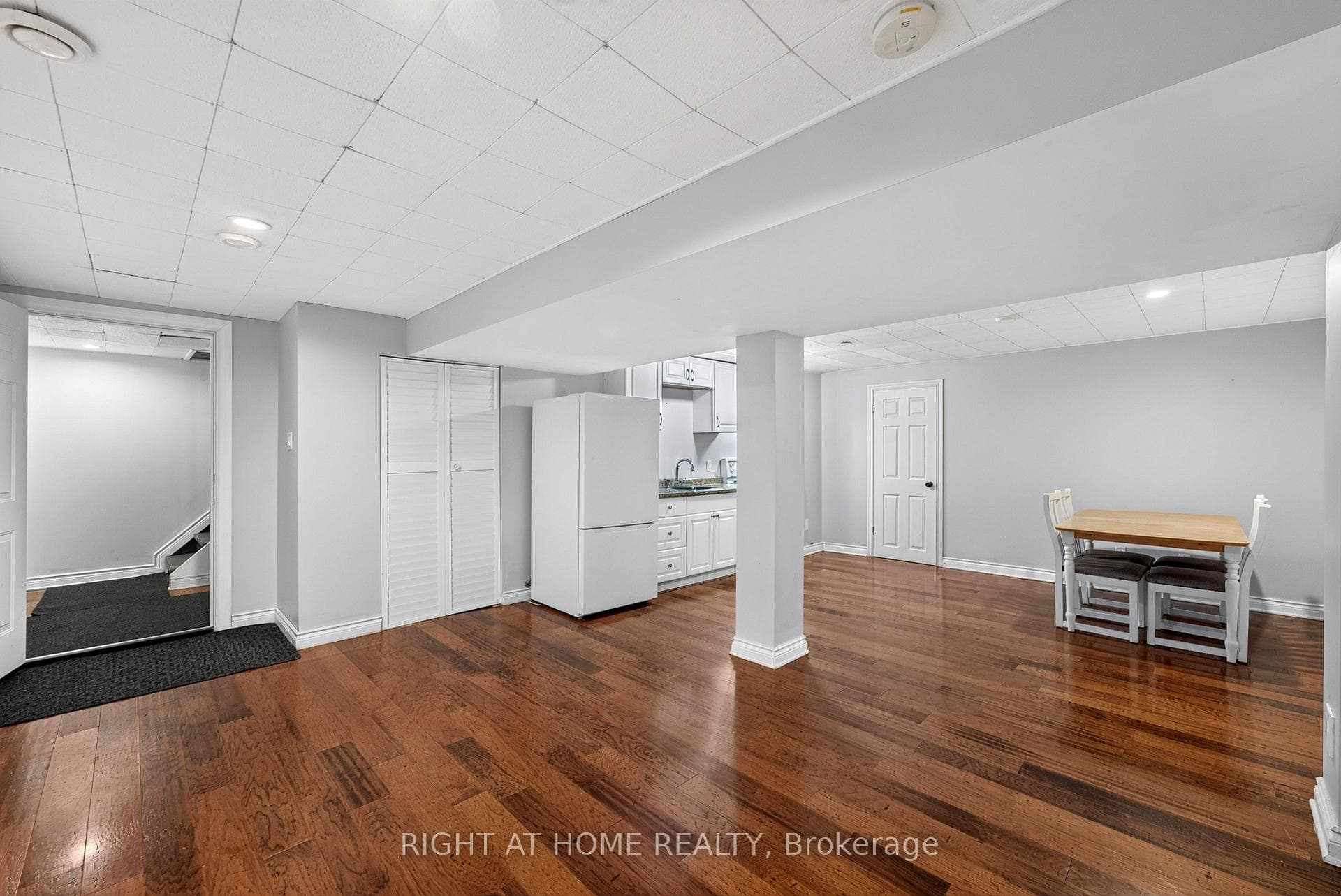 60 Westwood Drive photo 7