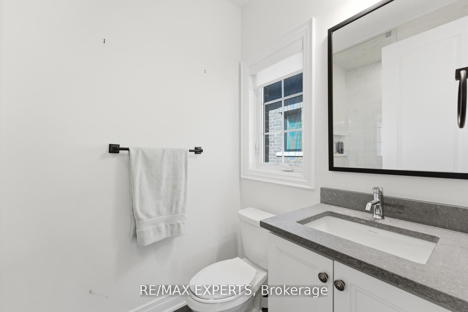 54 Winthrop Crescent photo 38